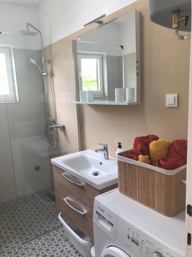 Apartman Kora Njivice Luaran gambar