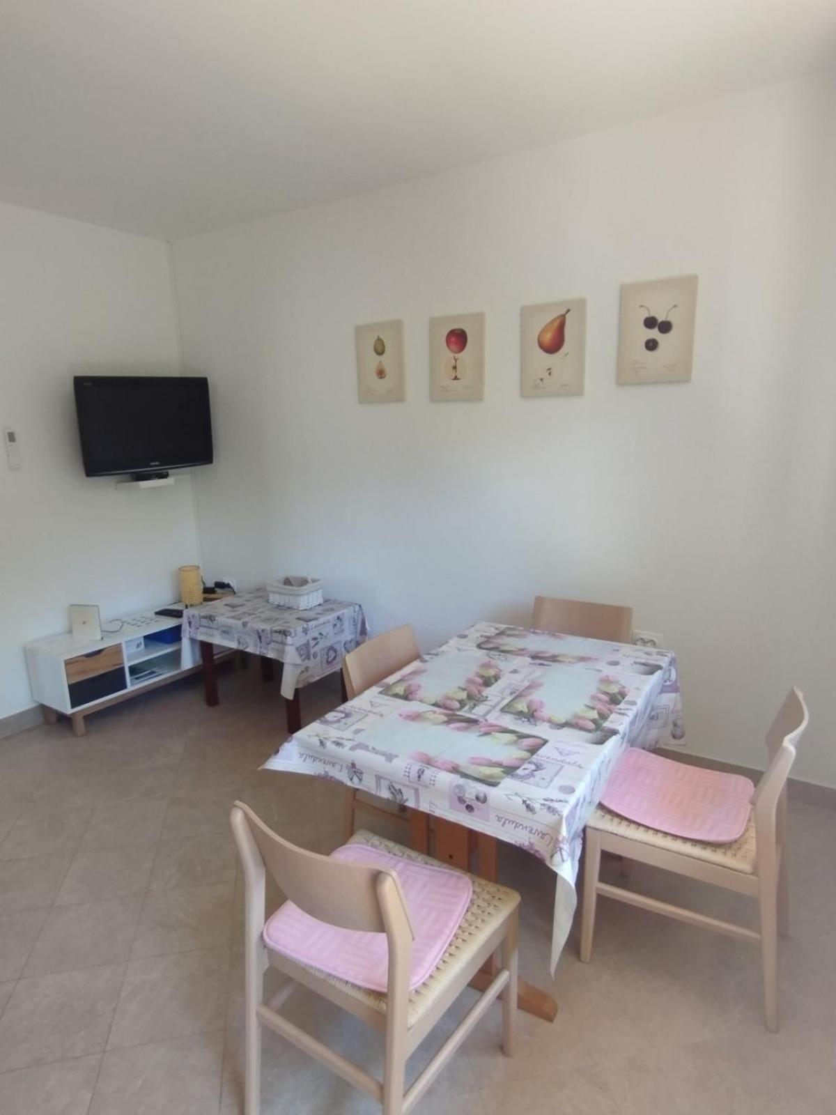 Apartman Kora Njivice Luaran gambar