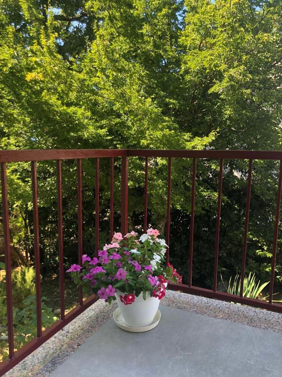 Apartman Kora Njivice Luaran gambar