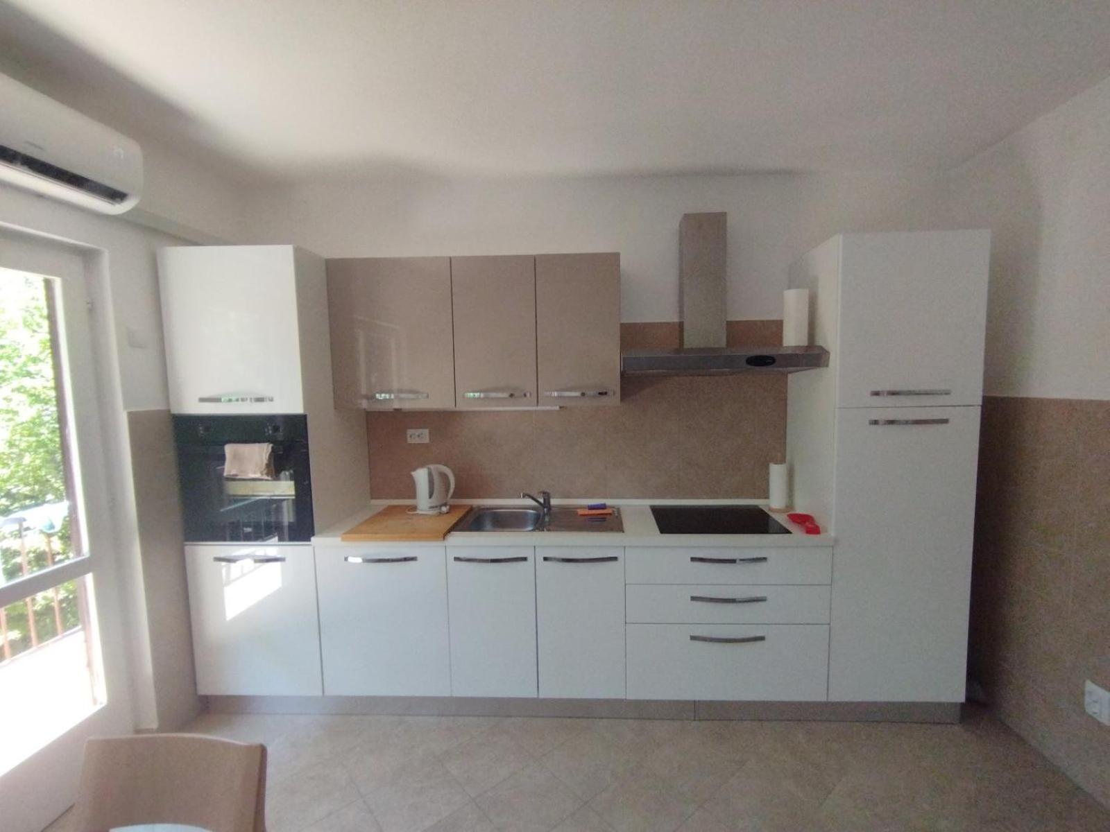 Apartman Kora Njivice Luaran gambar